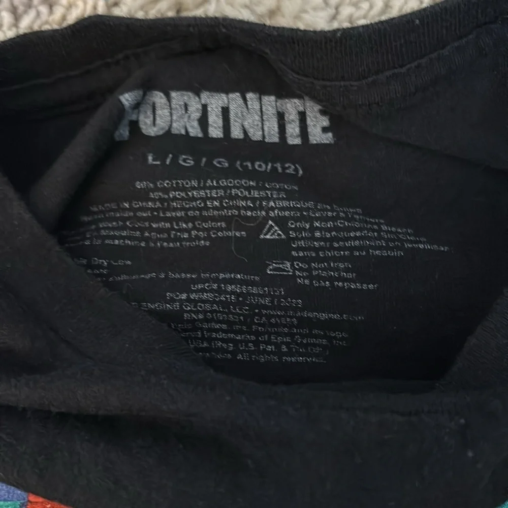 Boys Fortnite black short sleeve shirt Large (10-12)